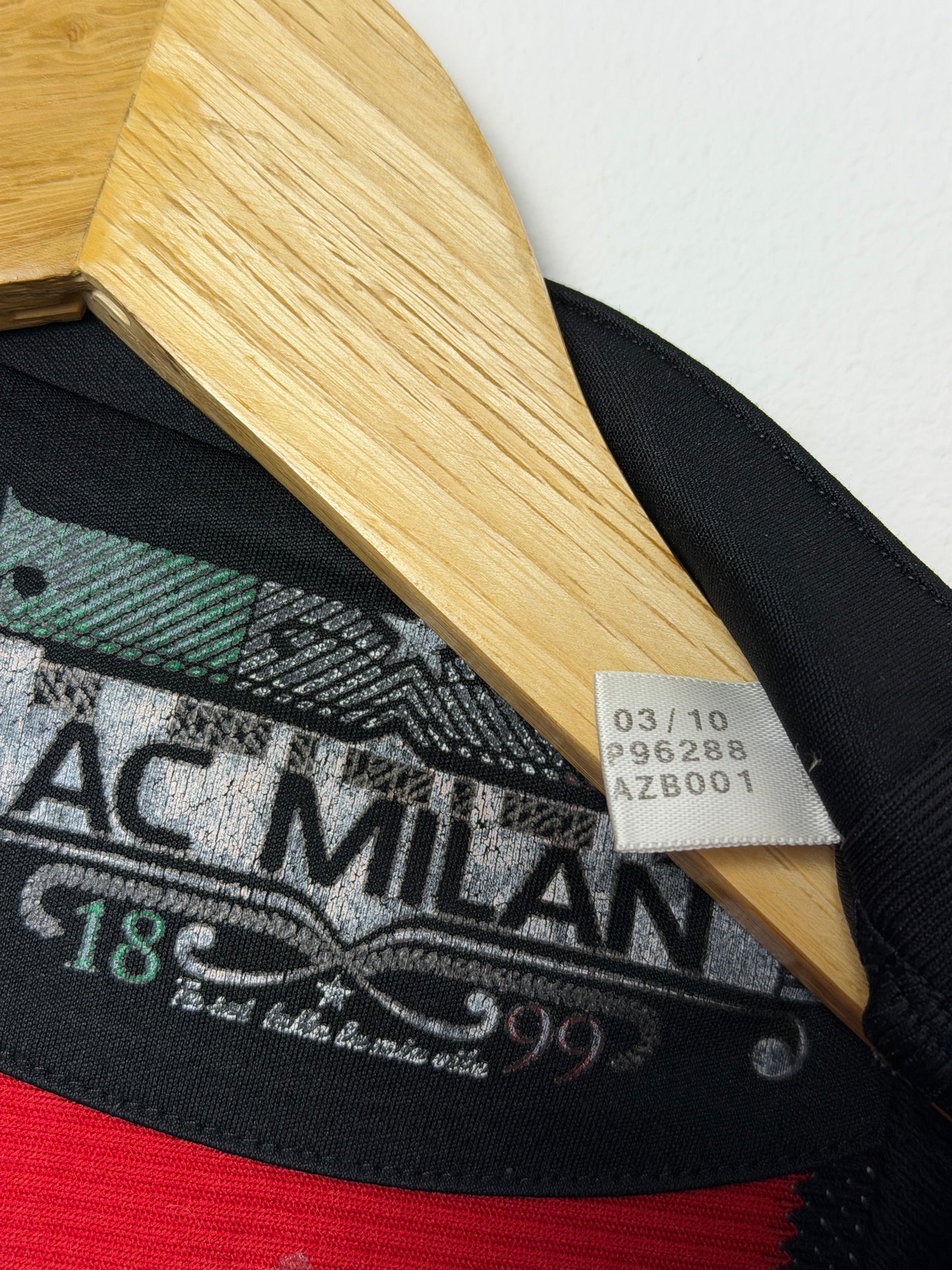 Zlatan Ibrahimovic AC Milan 2010-11 home football shirt (M)