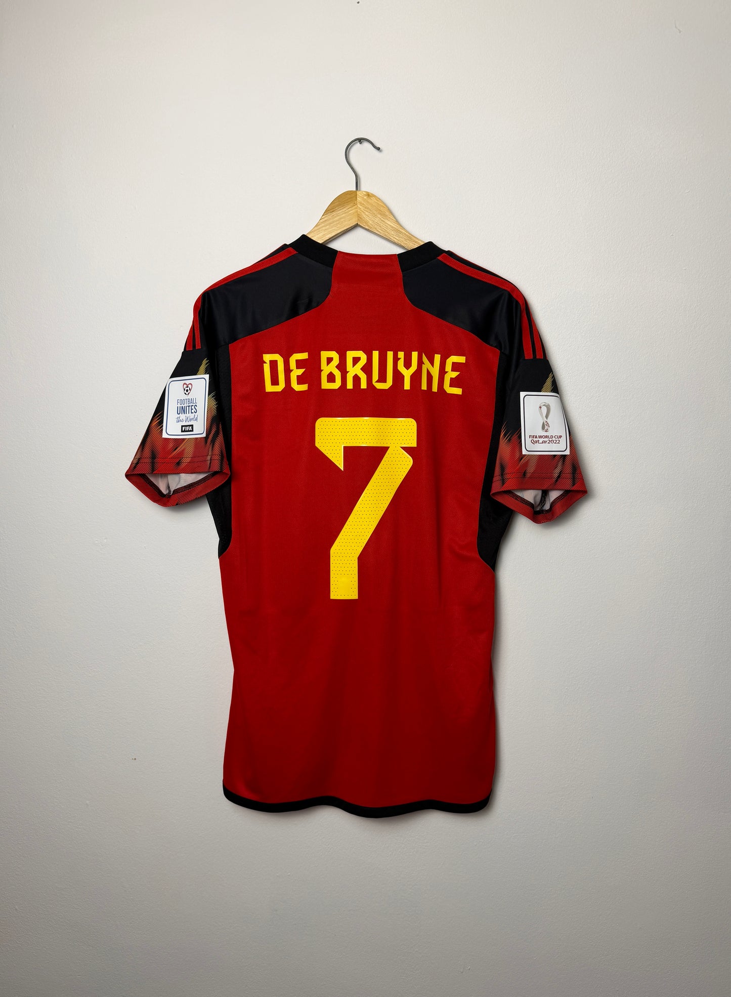 Kevin De Bruyne Belgium 2022 World Cup home football shirt (M)