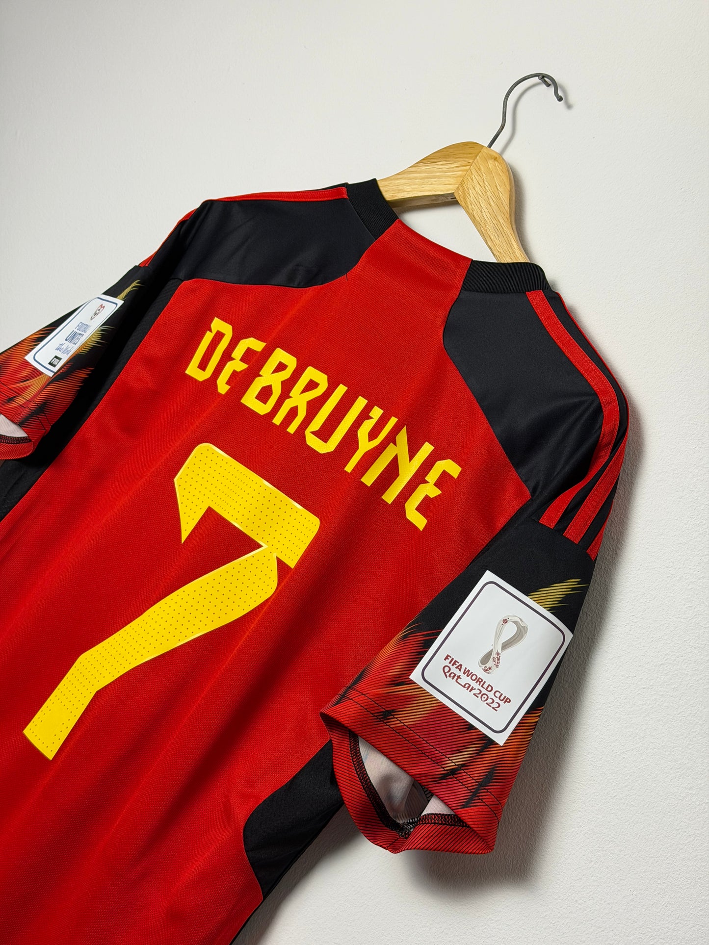 Kevin De Bruyne Belgium 2022 World Cup home football shirt (M)
