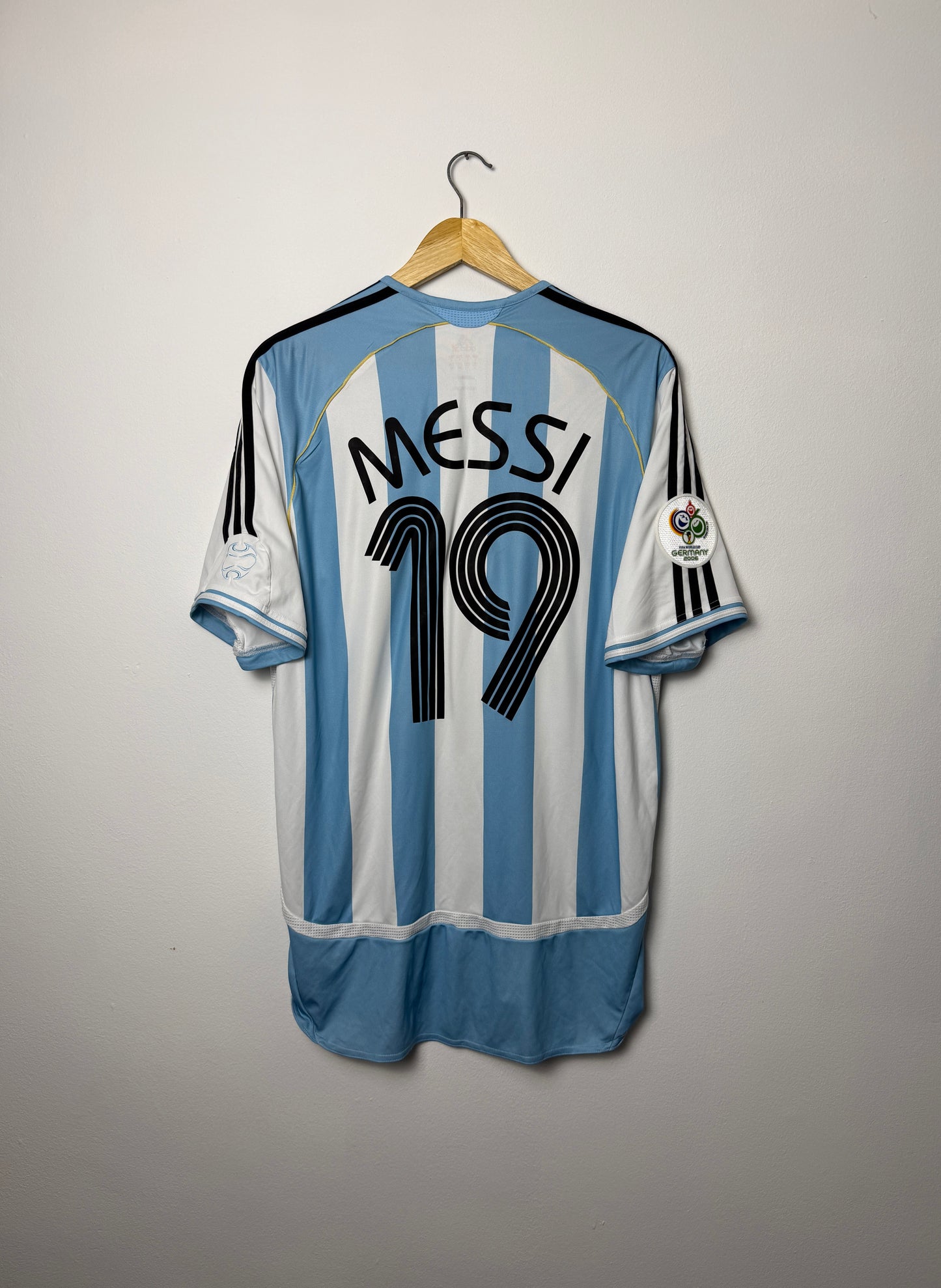 Lionel Messi Argentina 2006 World Cup home football shirt (L)