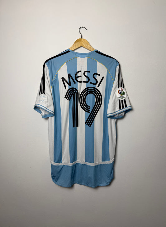Lionel Messi Argentina 2006 World Cup home football shirt (L)