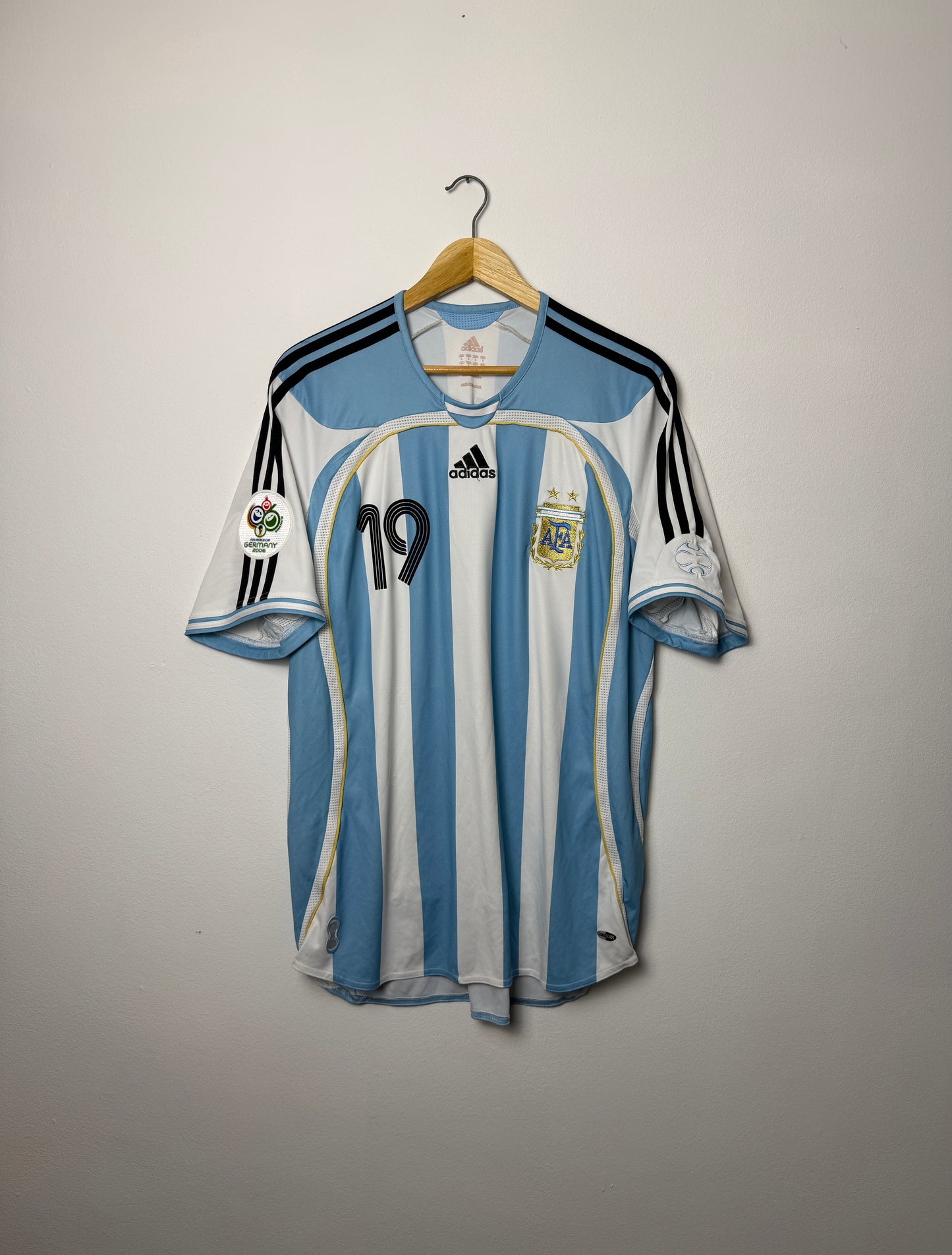 Lionel Messi Argentina 2006 World Cup home football shirt (L)