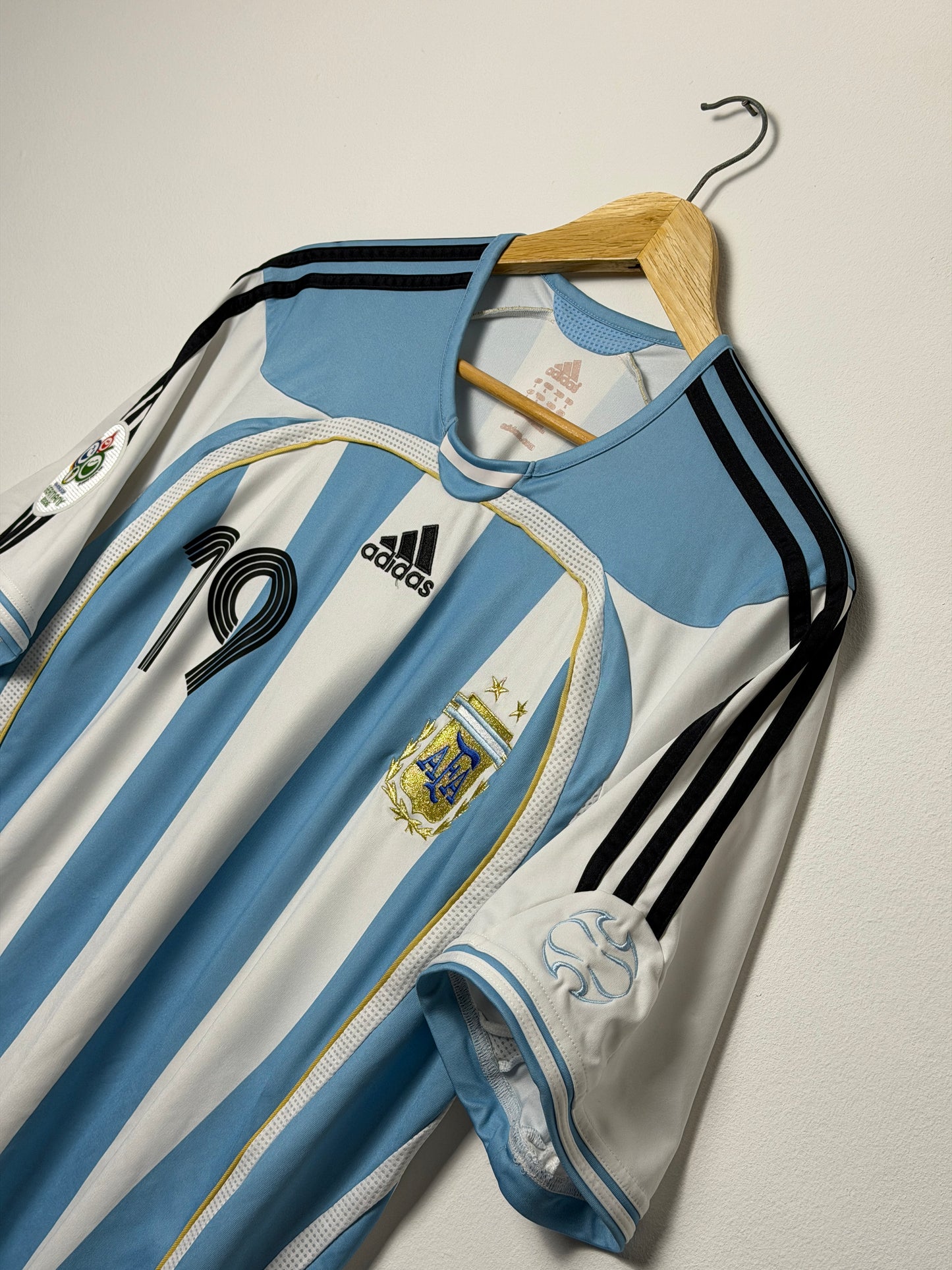 Lionel Messi Argentina 2006 World Cup home football shirt (L)