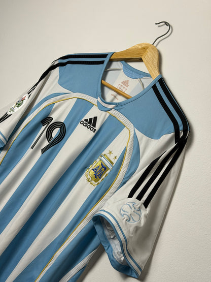 Lionel Messi Argentina 2006 World Cup home football shirt (L)