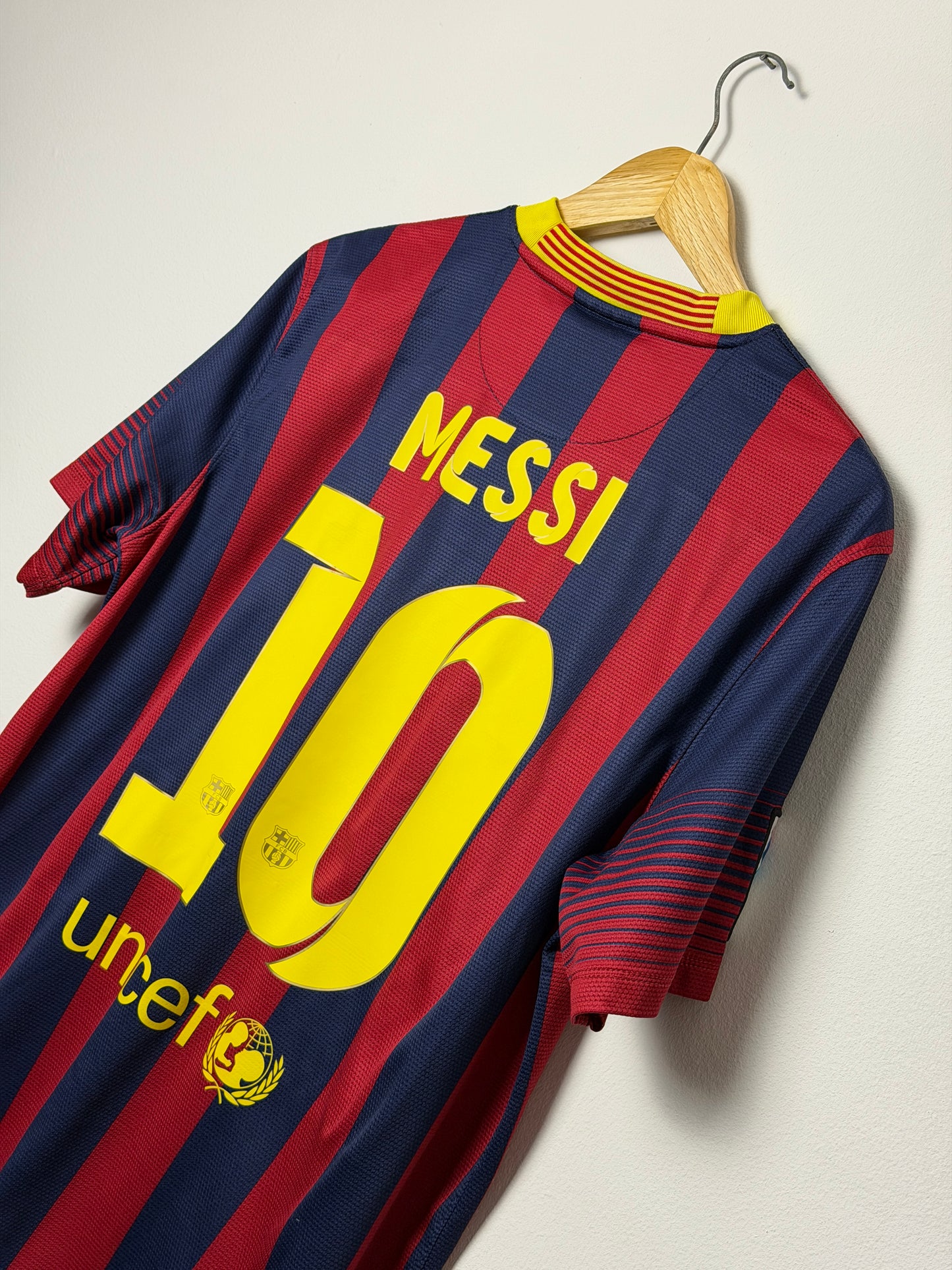 Lionel Messi FC Barcelona 2013-14 home football shirt (L)