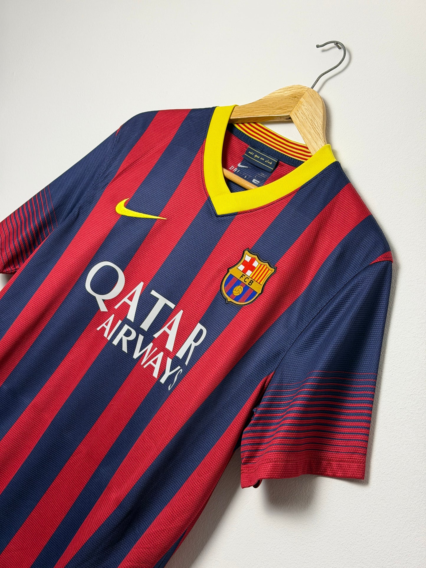 Lionel Messi FC Barcelona 2013-14 home football shirt (L)