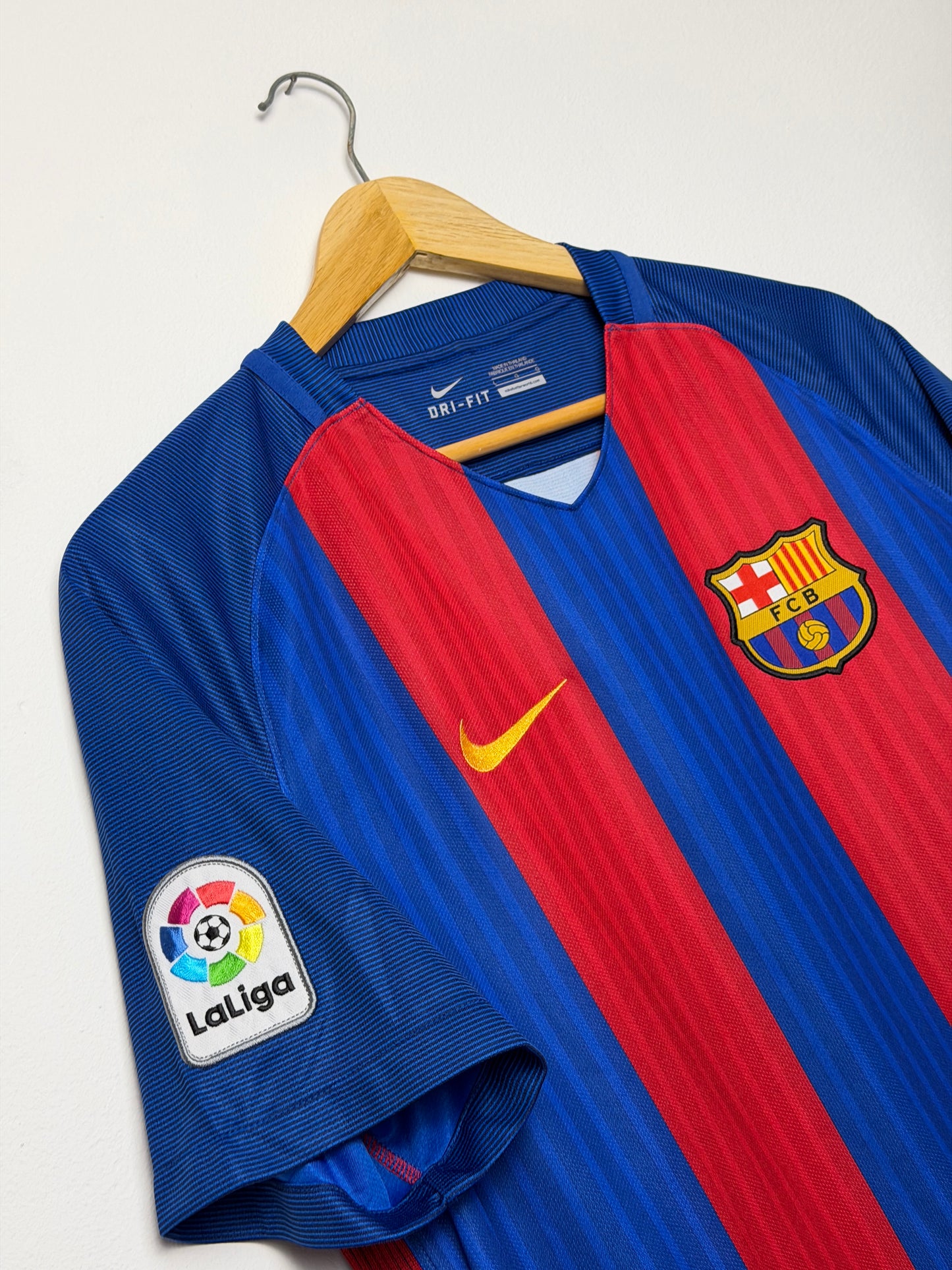 Lionel Messi FC Barcelona 2016-17 home football shirt (L)