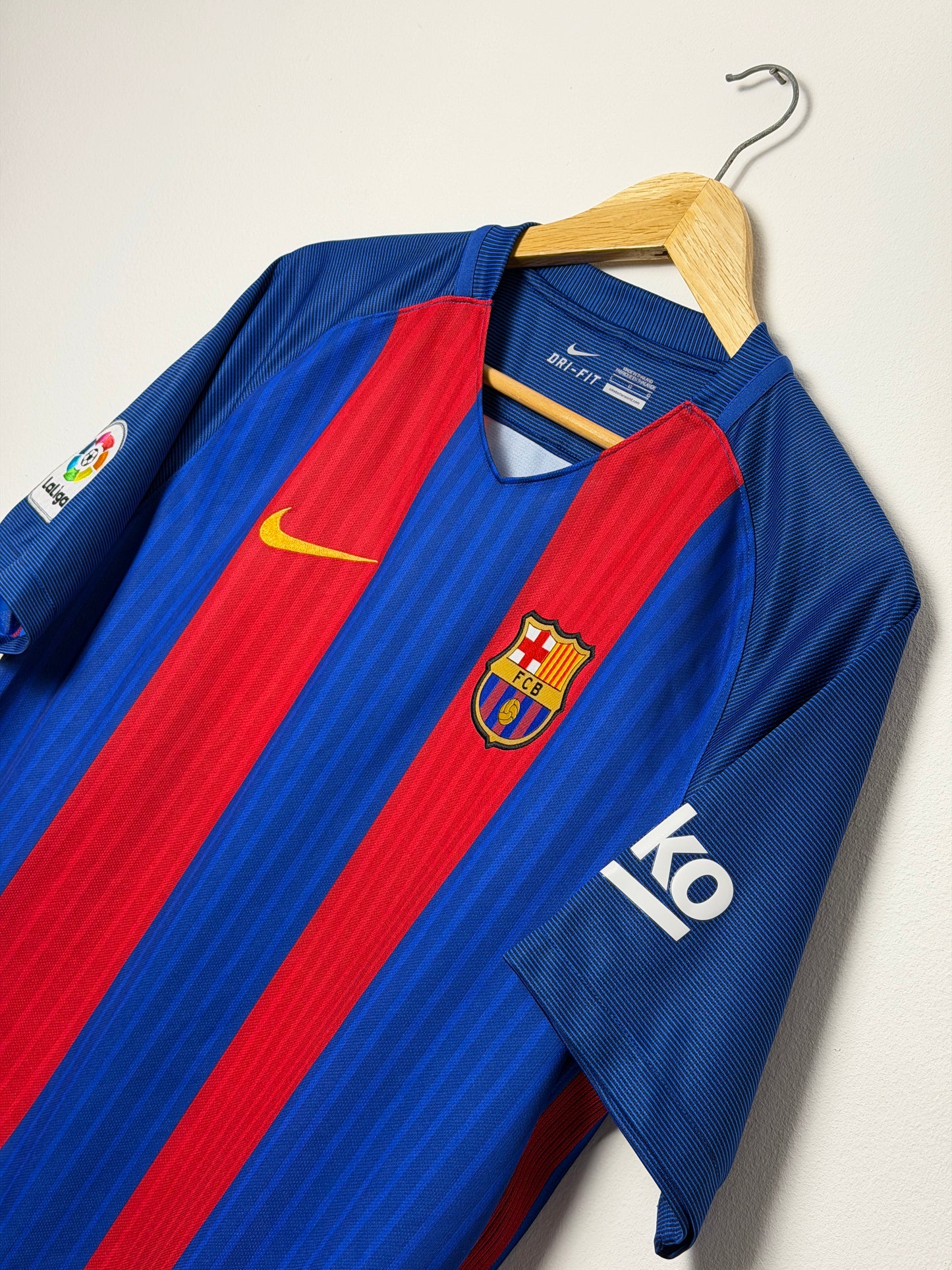 Lionel Messi FC Barcelona 2016-17 home football shirt (L)