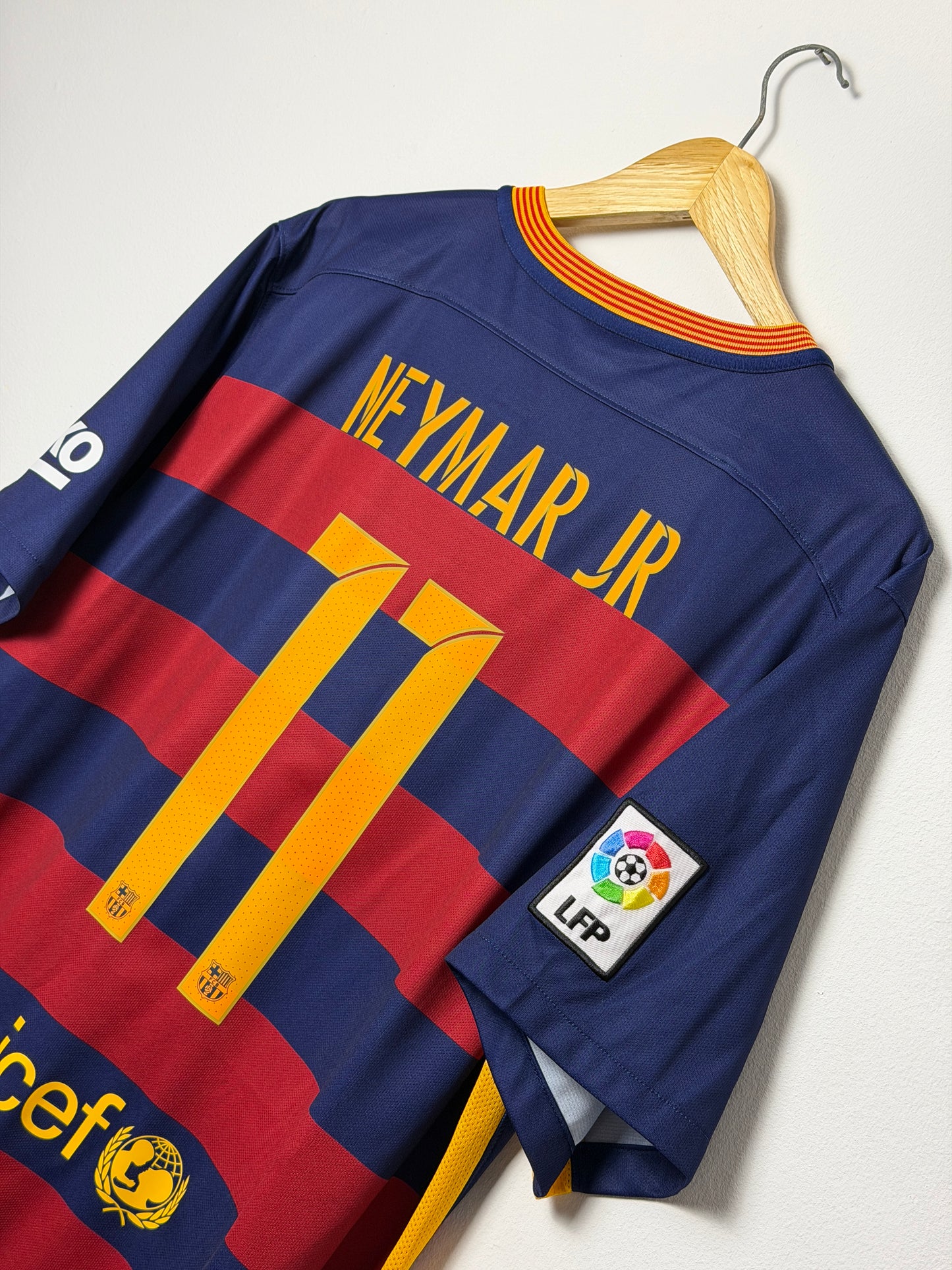 Neymar JR FC Barcelona 2016-17 home football shirt (XL)