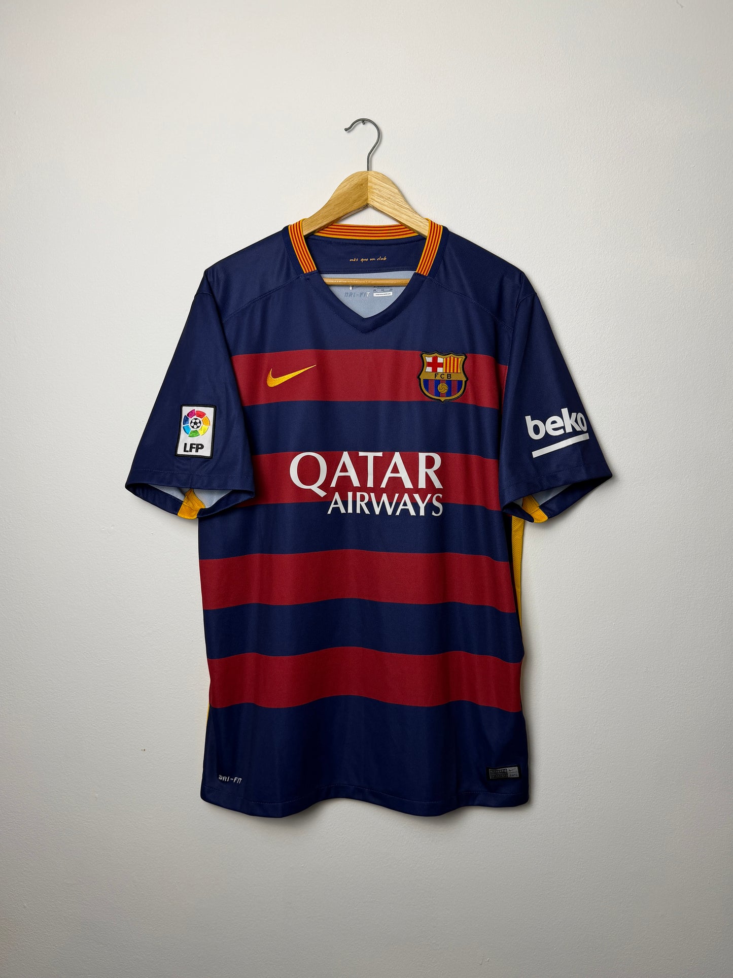 Neymar JR FC Barcelona 2016-17 home football shirt (XL)