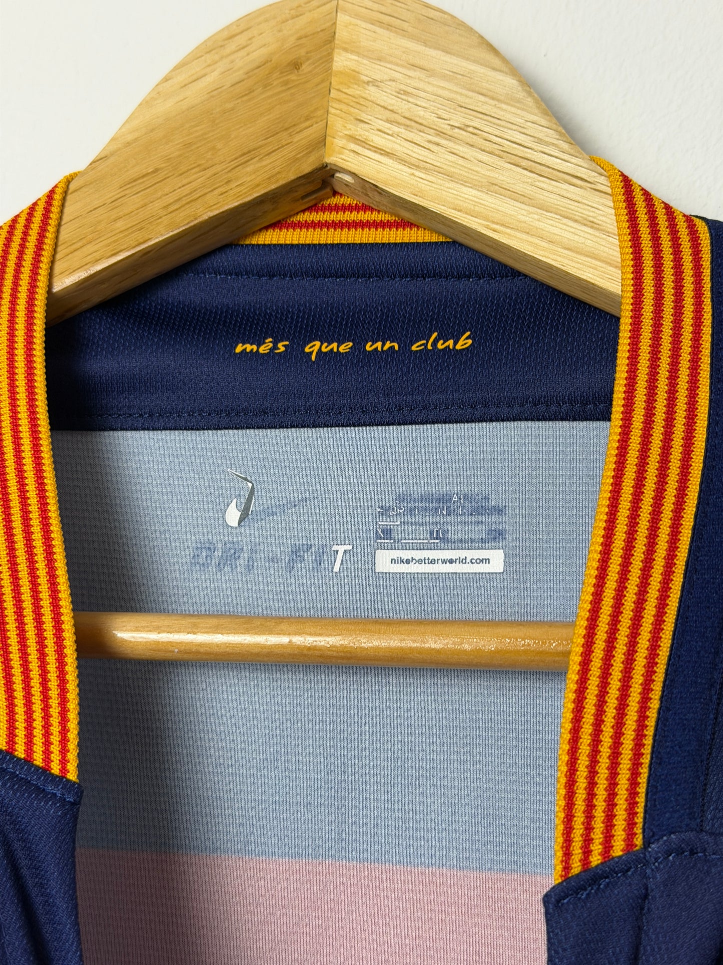 Neymar JR FC Barcelona 2016-17 home football shirt (XL)