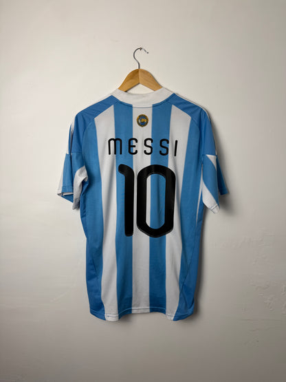 Lionel Messi 2010 Argentina home football shirt (M)