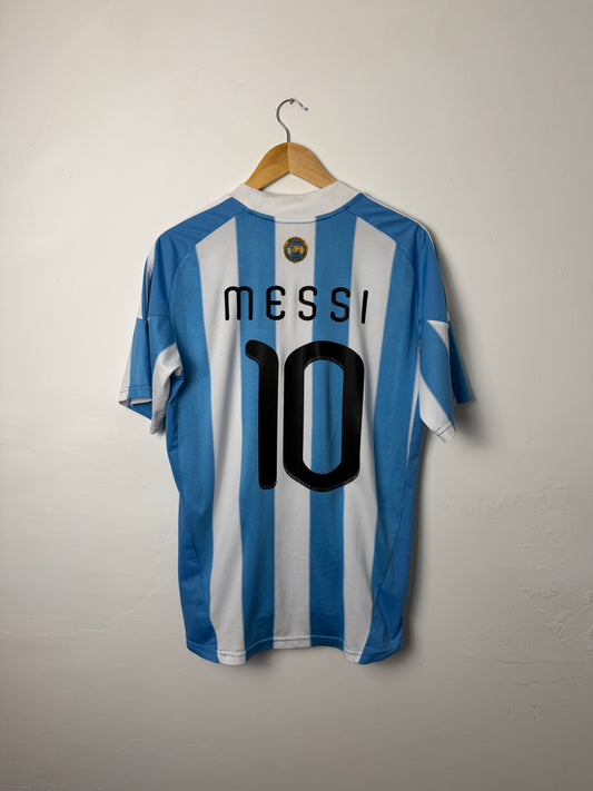 Lionel Messi 2010 Argentina home football shirt (M)