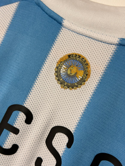 Lionel Messi 2010 Argentina home football shirt (M)