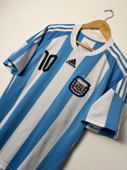 Lionel Messi 2010 Argentina home football shirt (M)