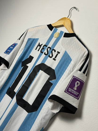 Lionel Messi Argentina 2022 World Cup final edition home football shirt (L)