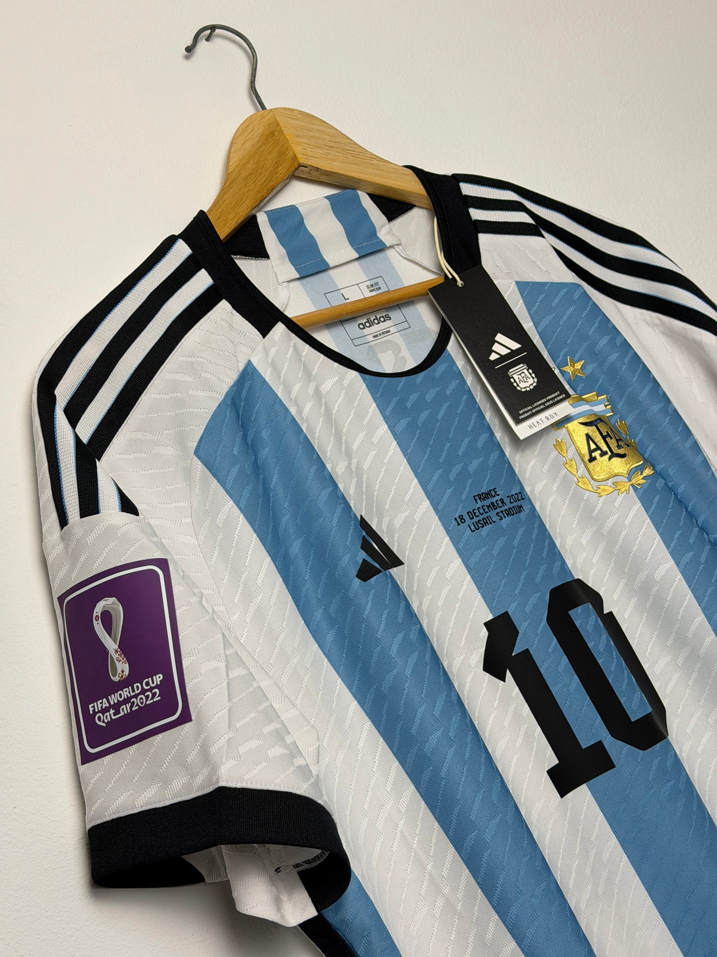 Lionel Messi Argentina 2022 World Cup final edition home football shirt (L)