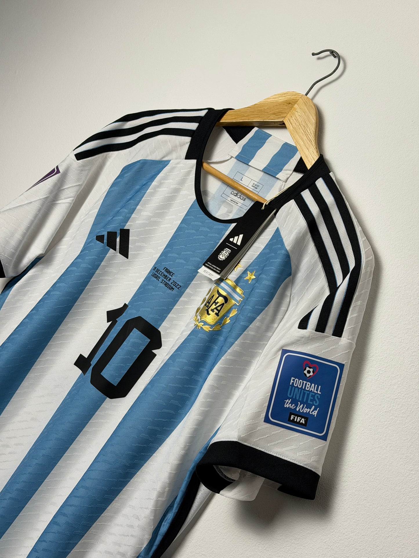 Lionel Messi Argentina 2022 World Cup final edition home football shirt (L)