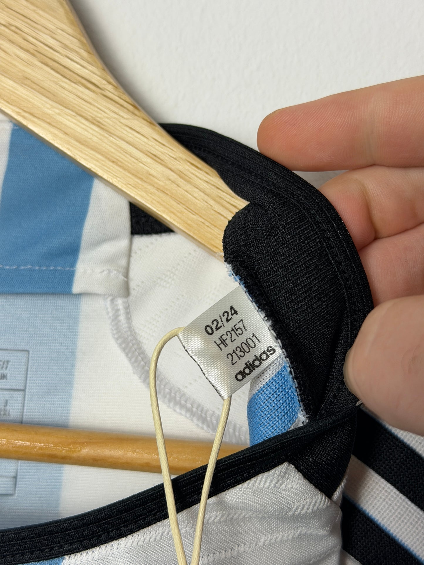 Lionel Messi Argentina 2022 World Cup final edition home football shirt (L)