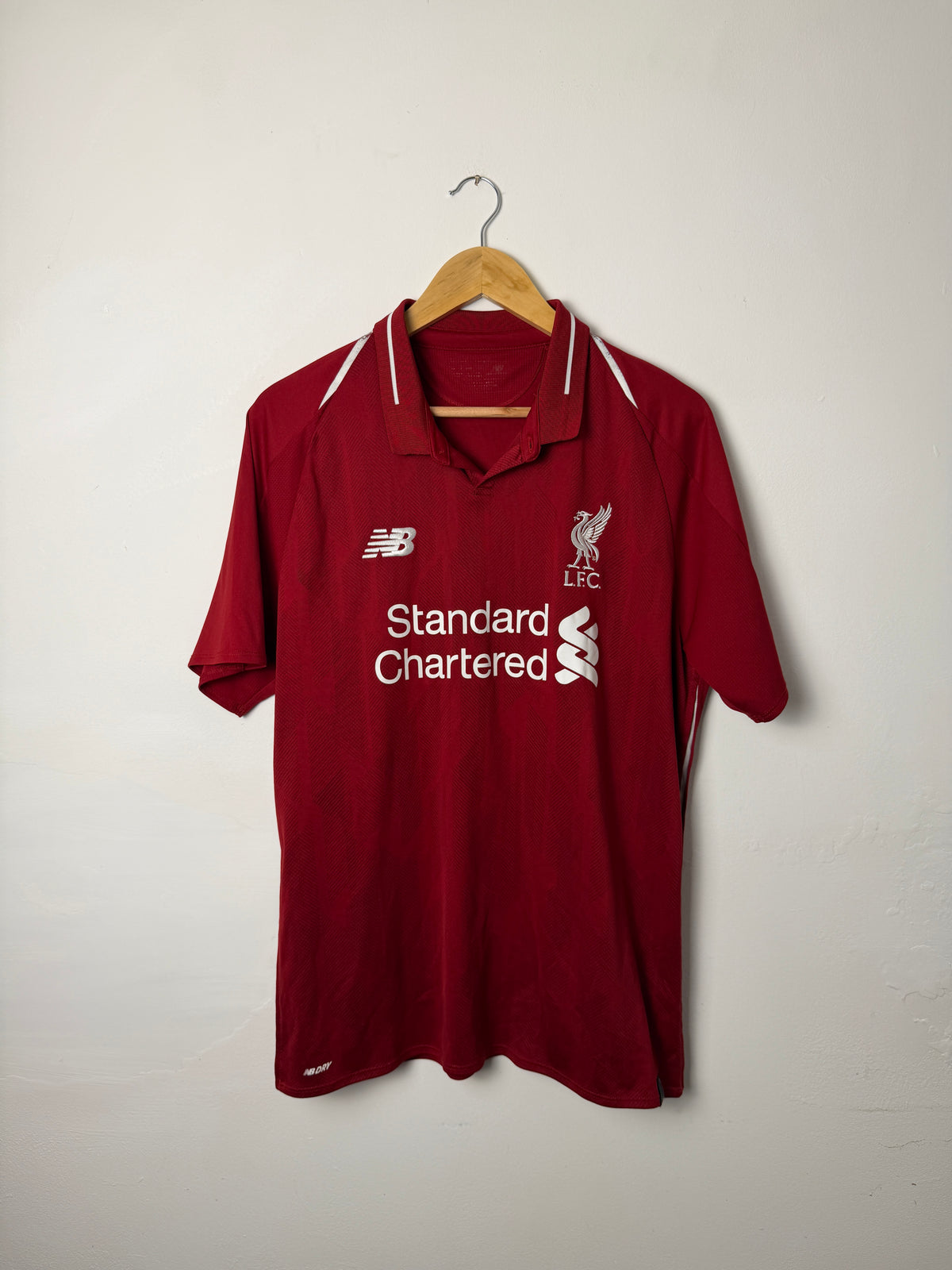 Mohamed Salah Liverpool FC 2018-19 home football shirt (M)