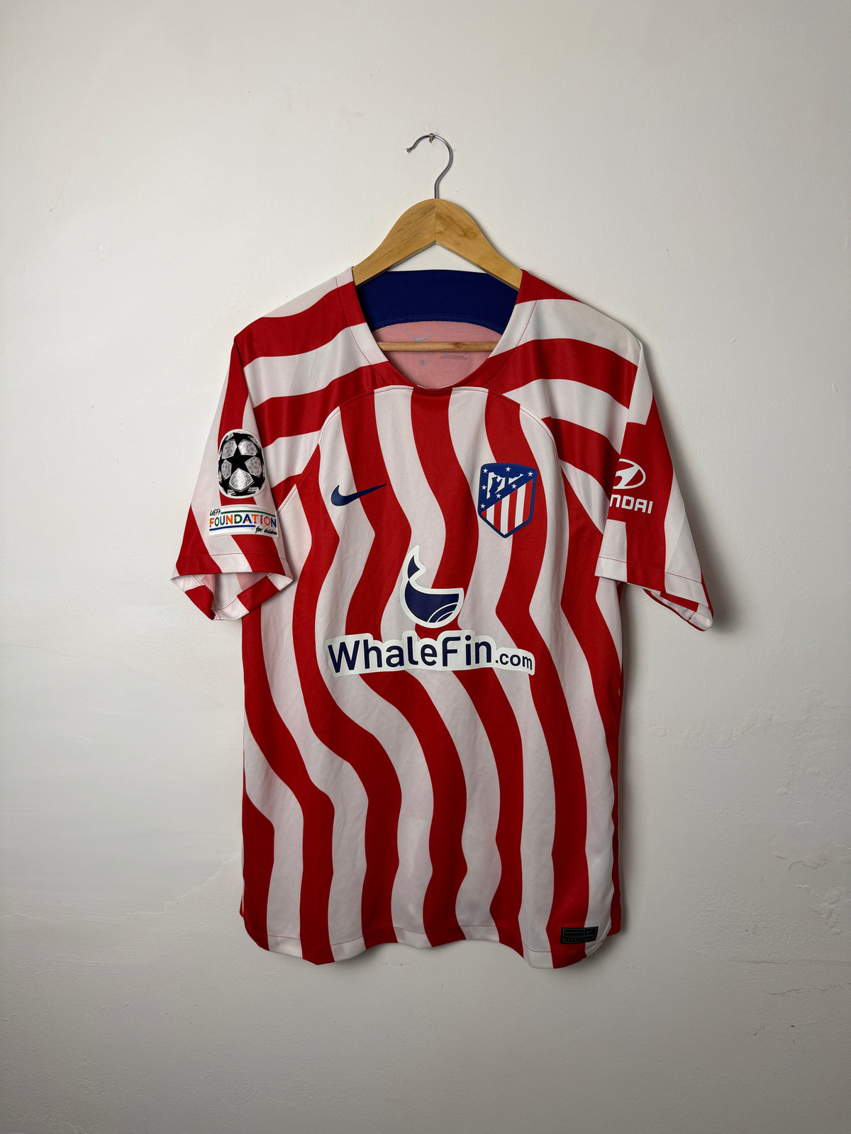 Antoine Griezmann Atletico Madrid 2022-23 home football shirt (L)