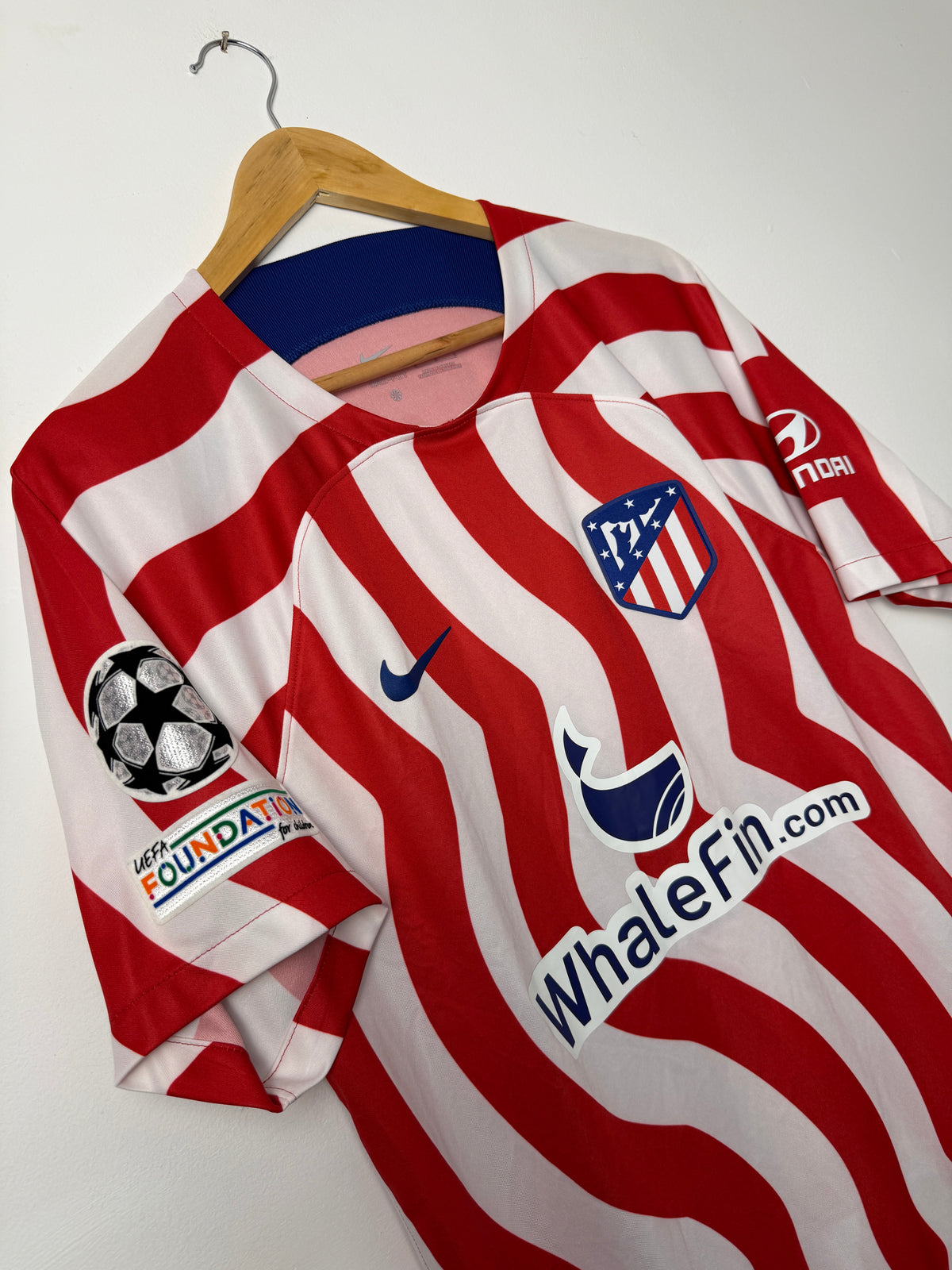 Antoine Griezmann Atletico Madrid 2022-23 home football shirt (L)