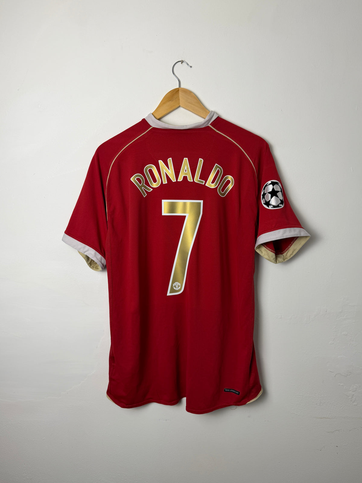 Cristiano Ronaldo Manchester United 2006-07 home football shirt (L)