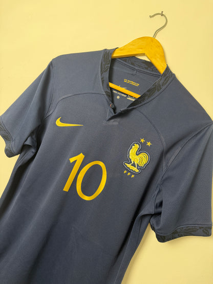 Kylian Mbappe France 2022 World Cup home football shirt (M)