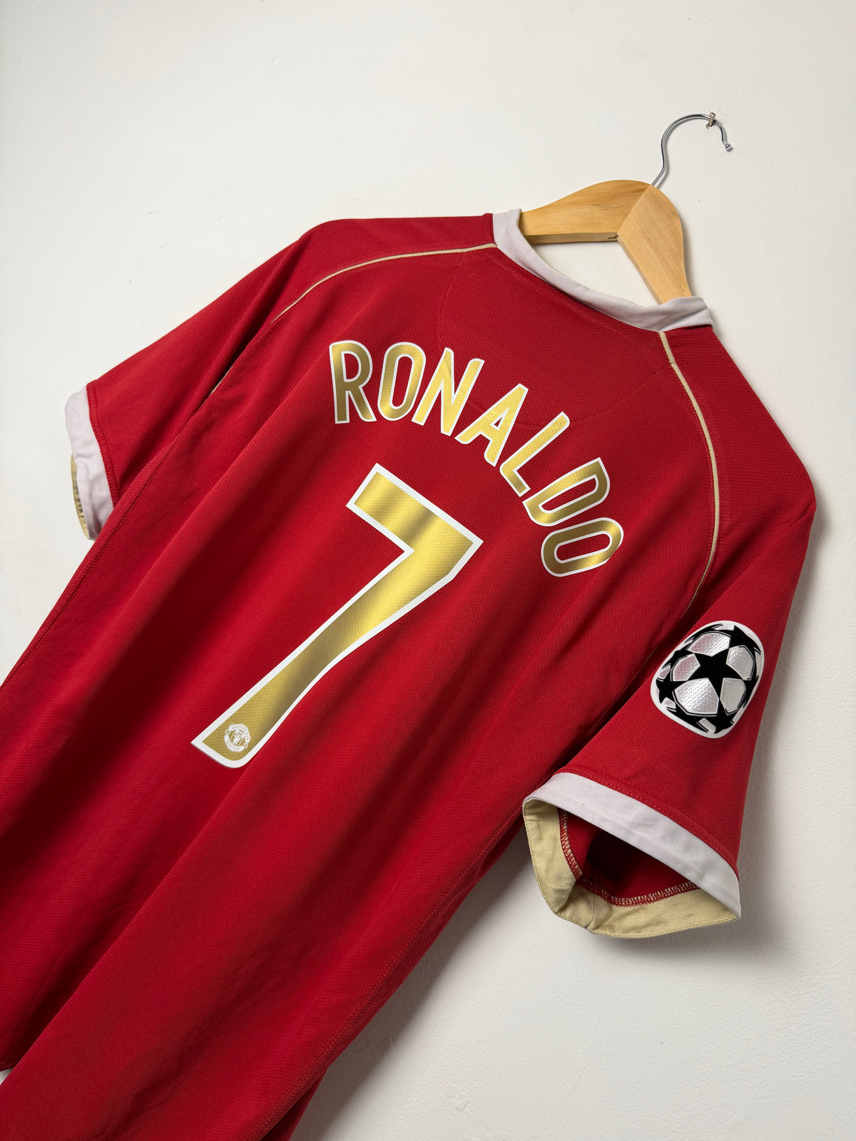 Cristiano Ronaldo Manchester United 2006-07 home football shirt (L)