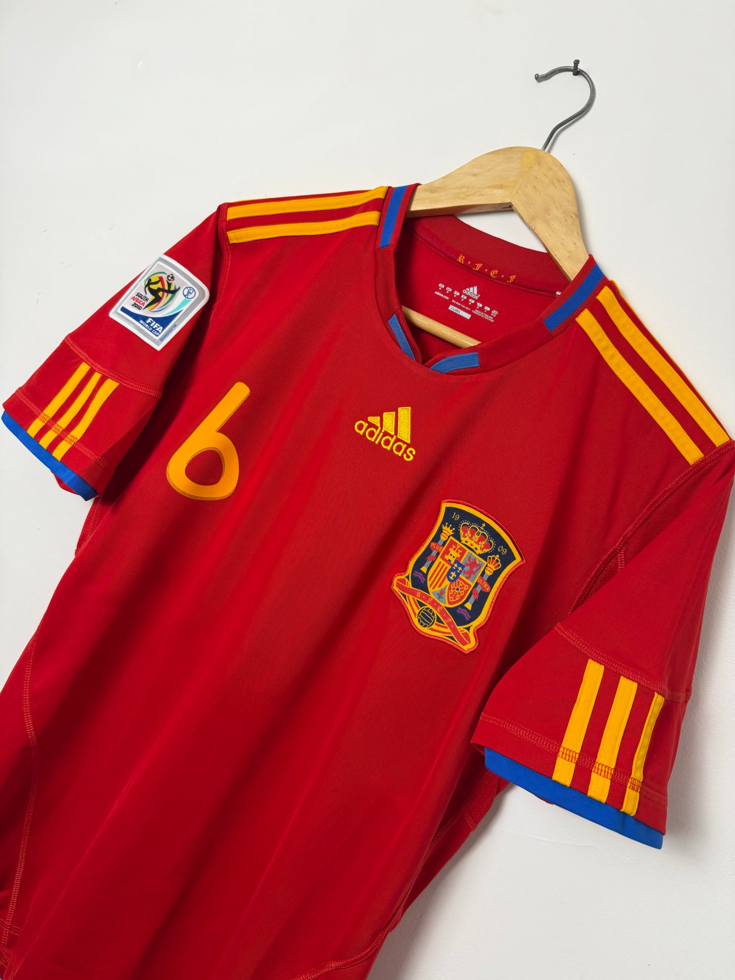 Andres Iniesta Spain 2010 World Cup home football shirt (M)