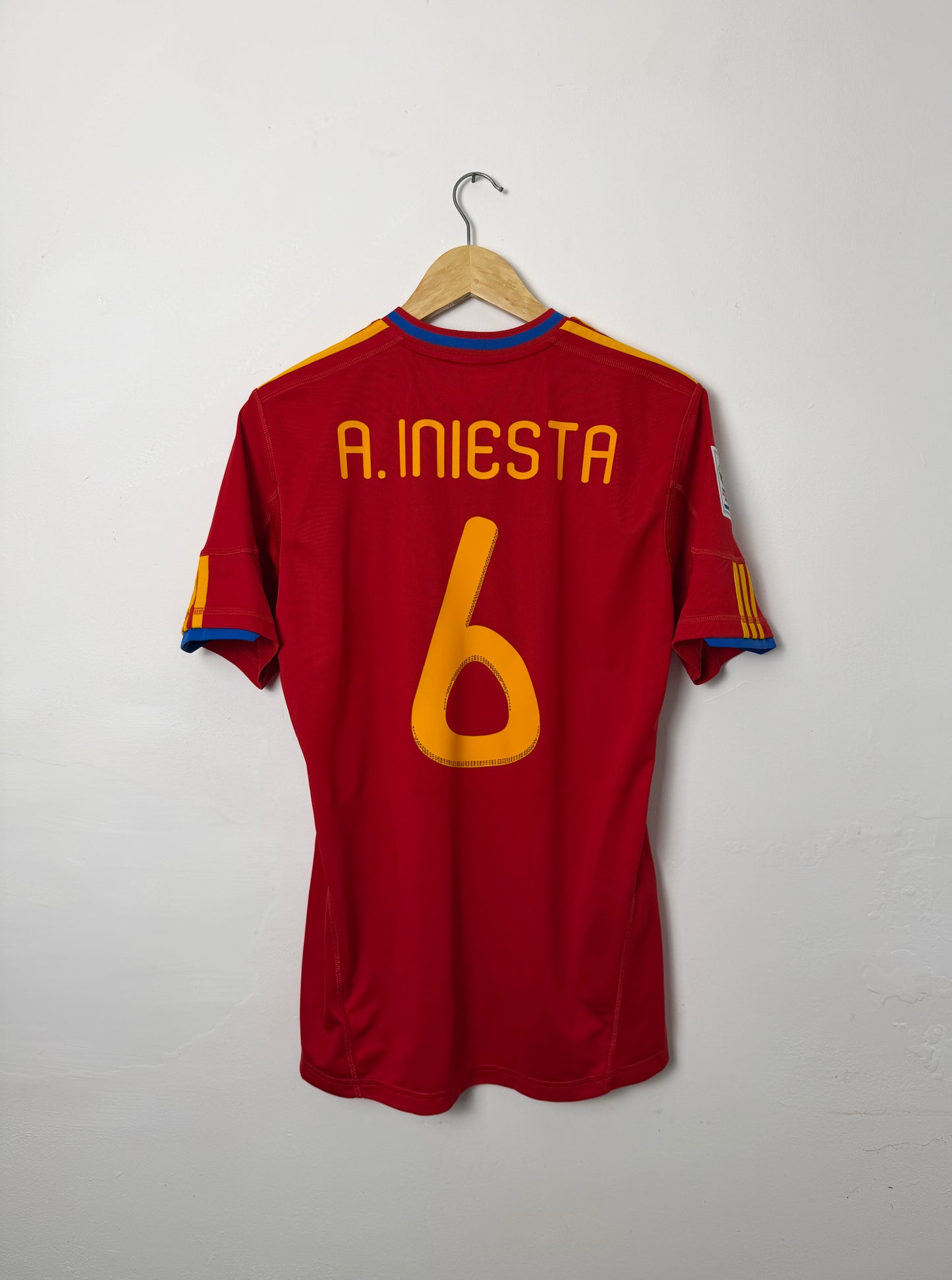 Andres Iniesta Spain 2010 World Cup home football shirt (M)