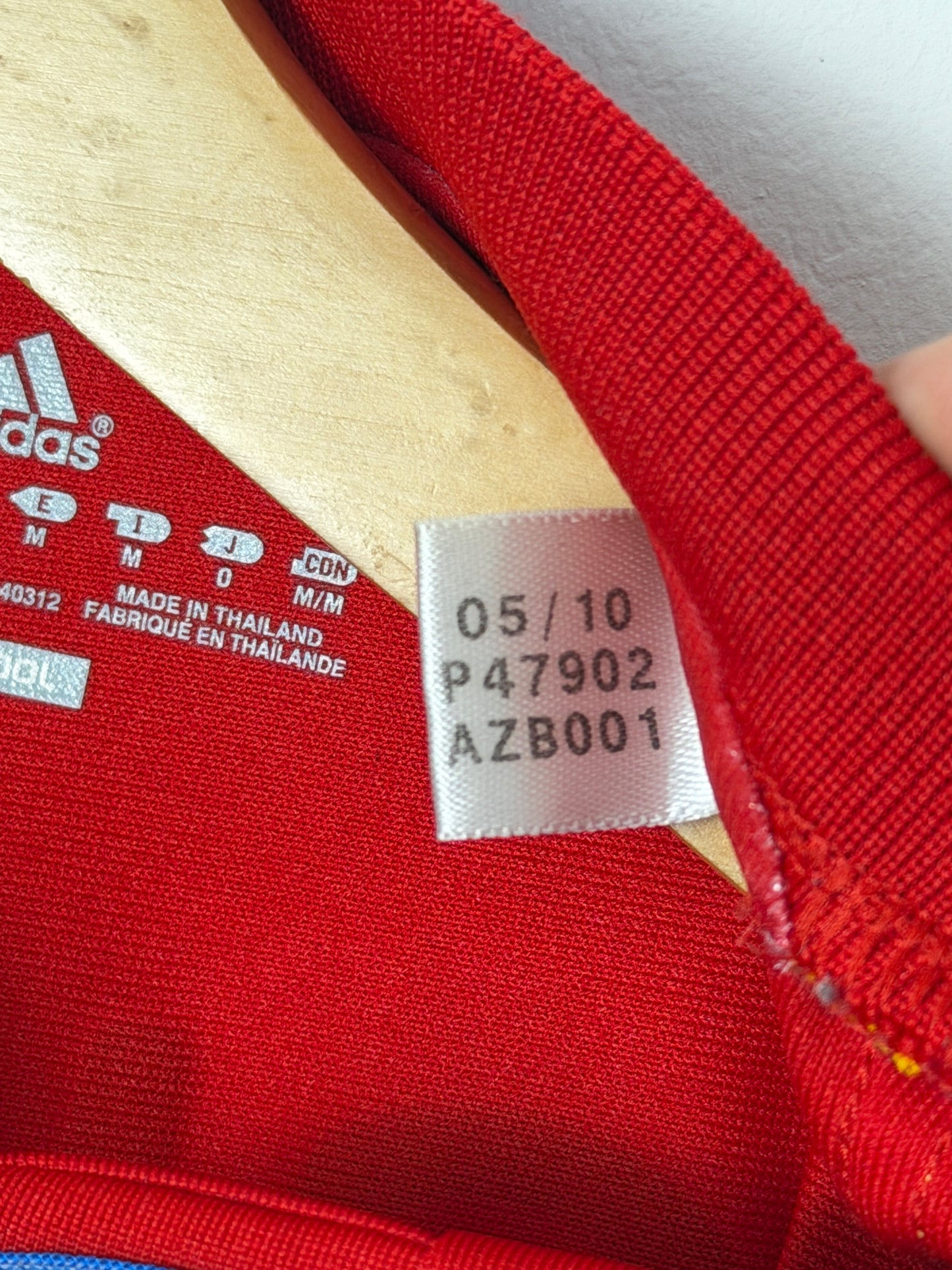 Andres Iniesta Spain 2010 World Cup home football shirt (M)