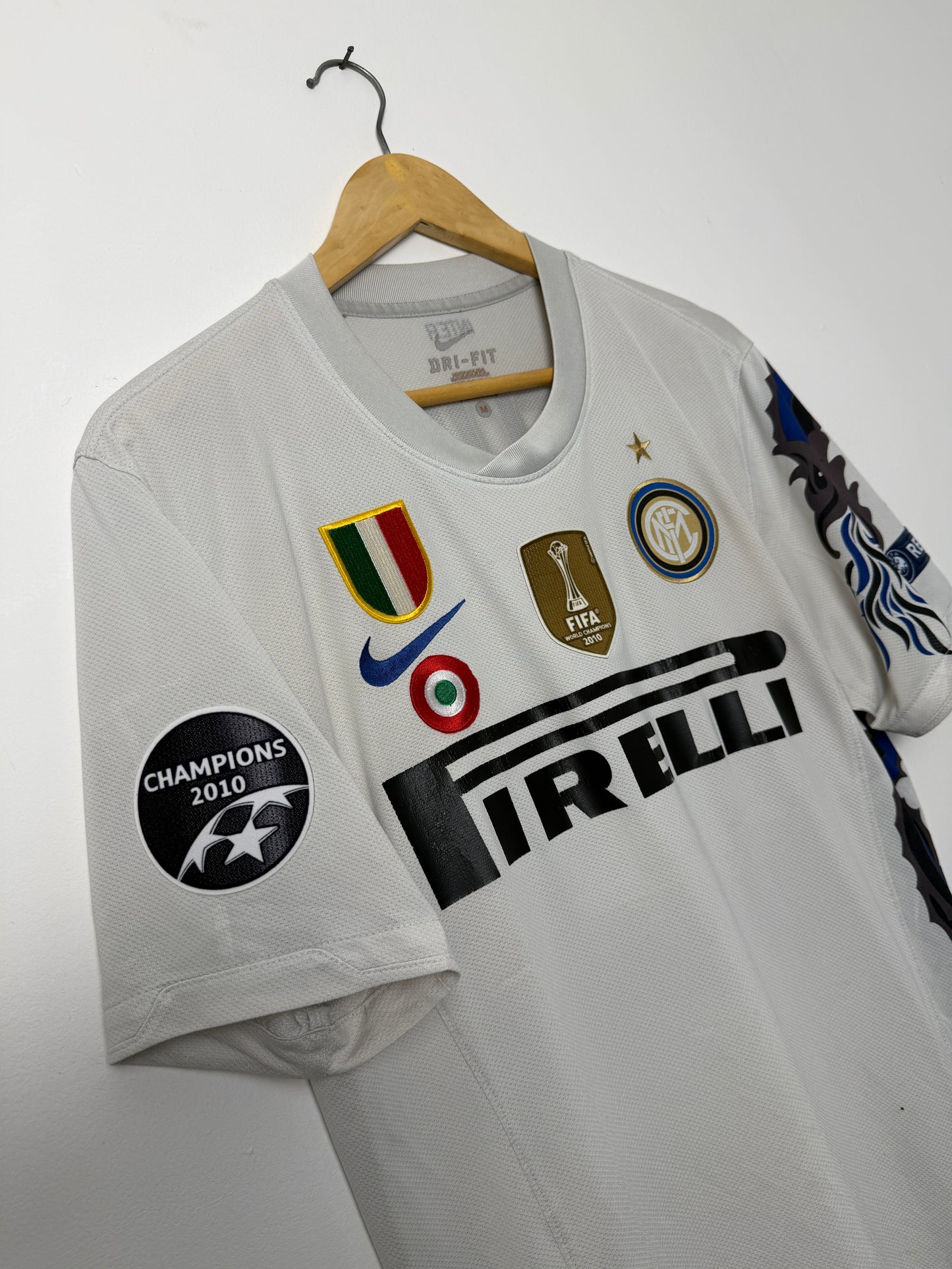 Wesley Sneijder Inter Milan 2010-11 away football shirt (M)