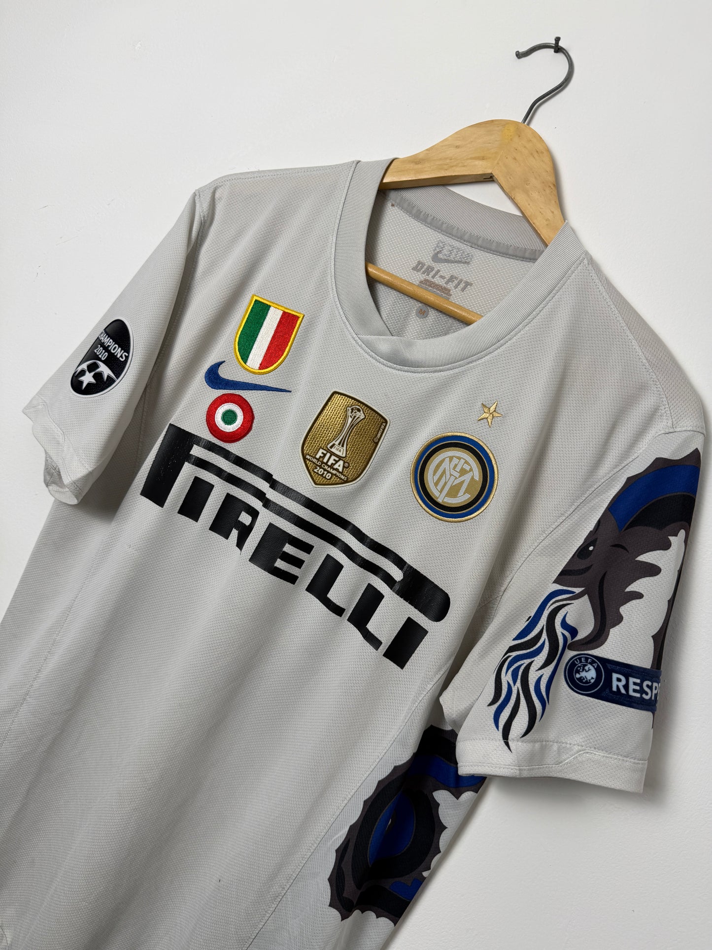 Wesley Sneijder Inter Milan 2010-11 away football shirt (M)