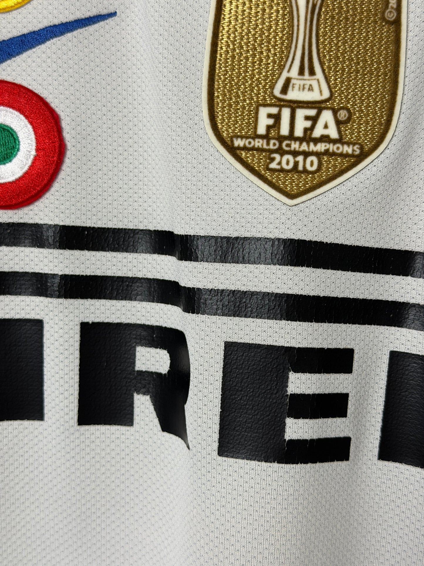 Wesley Sneijder Inter Milan 2010-11 away football shirt (M)