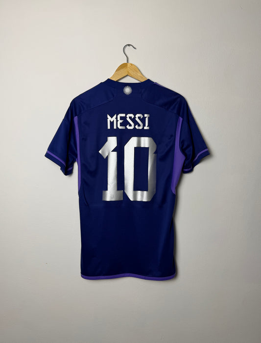 Lionel Messi Argentina 2022 World Cup away football shirt (M)