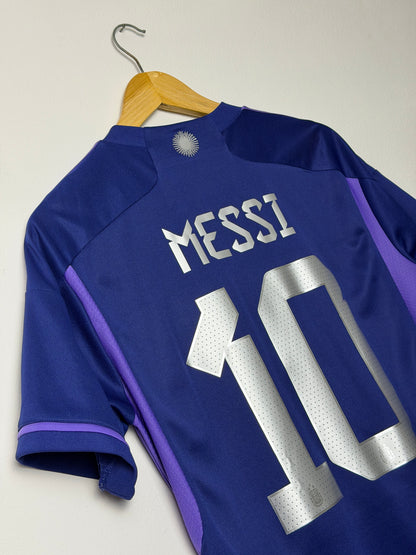 Lionel Messi Argentina 2022 World Cup away football shirt (M)