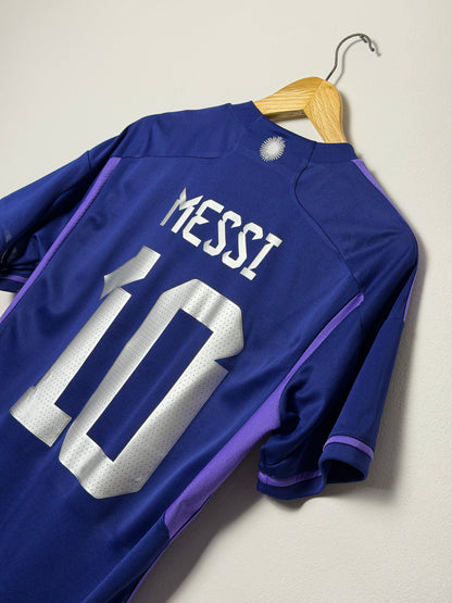 Lionel Messi Argentina 2022 World Cup away football shirt (M)
