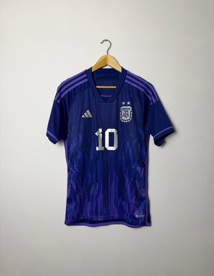 Lionel Messi Argentina 2022 World Cup away football shirt (M)
