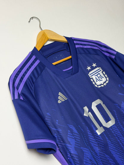 Lionel Messi Argentina 2022 World Cup away football shirt (M)