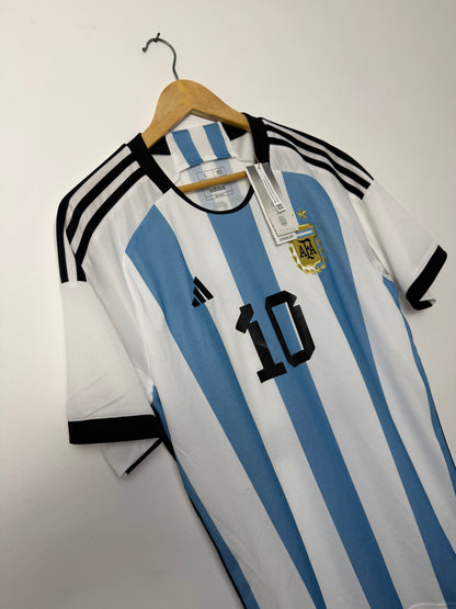 Lionel Messi Argentina 2022 World Cup home football shirt (L)