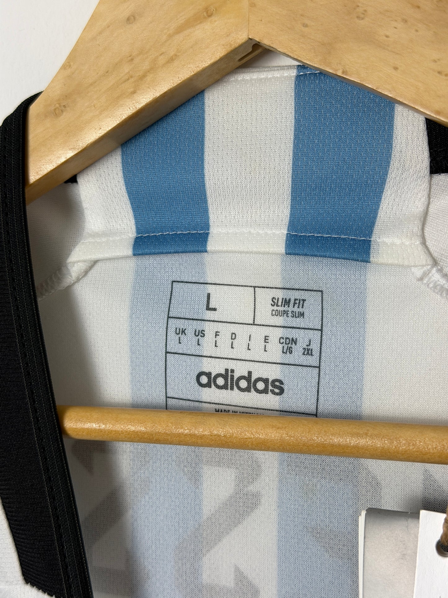 Lionel Messi Argentina 2022 World Cup home football shirt (L)