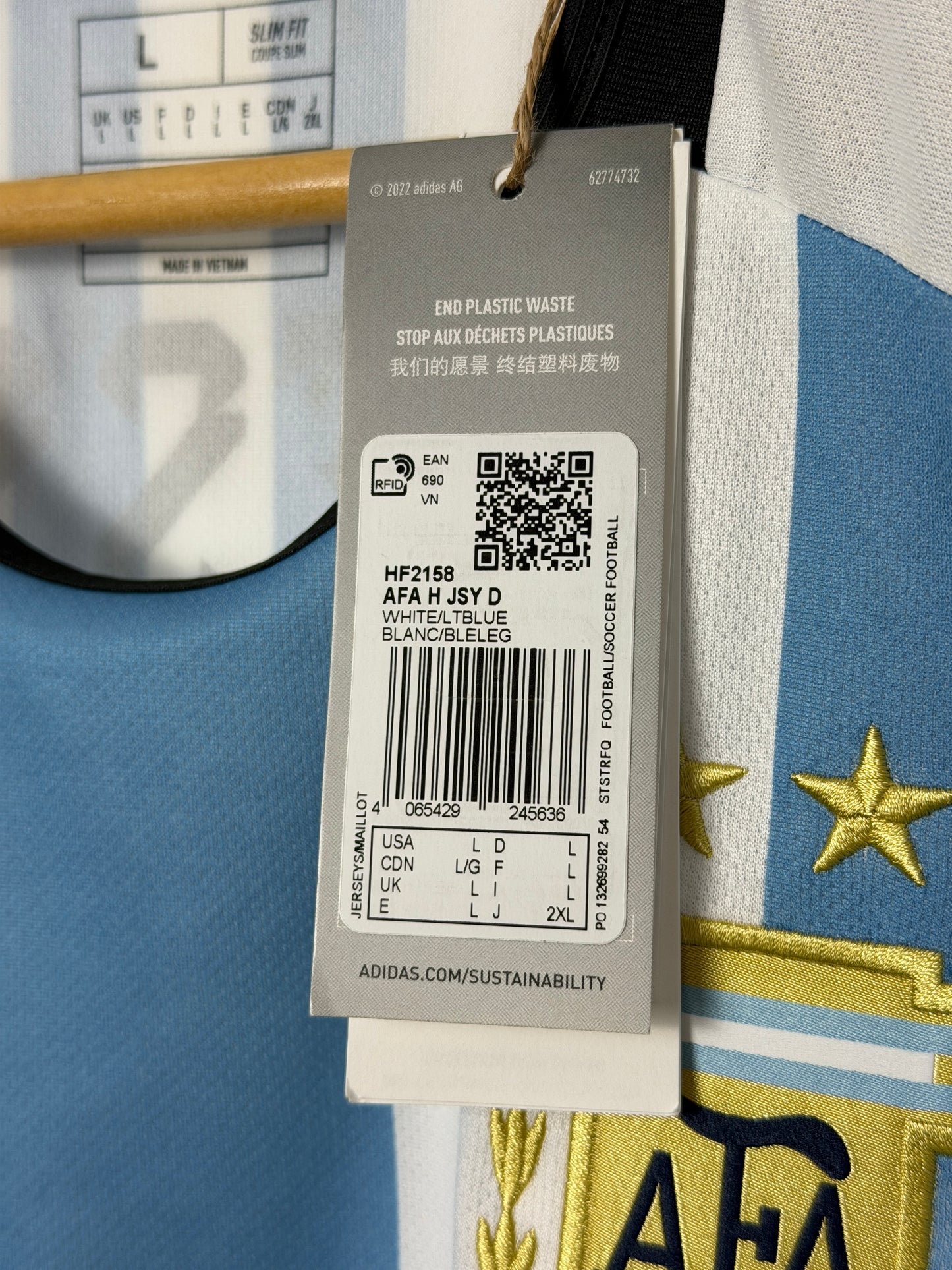 Lionel Messi Argentina 2022 World Cup home football shirt (L)