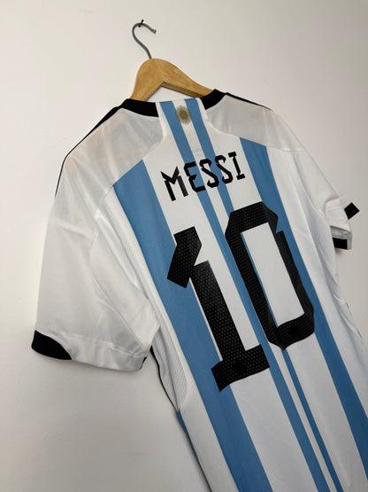 Lionel Messi Argentina 2022 World Cup home football shirt (L)