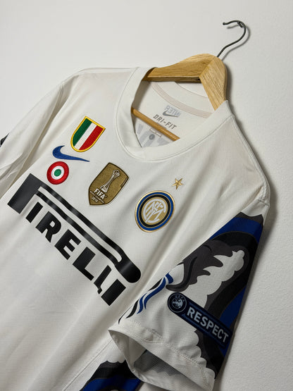 Samuel Eto'o Inter Milan 2010-11 away football shirt (L)
