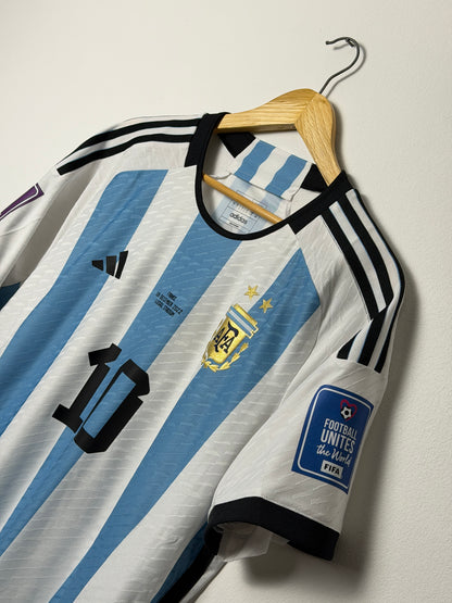 Lionel Messi Argentina 2022 World Cup final home football shirt (L)