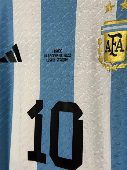 Lionel Messi Argentina 2022 World Cup final home football shirt (L)