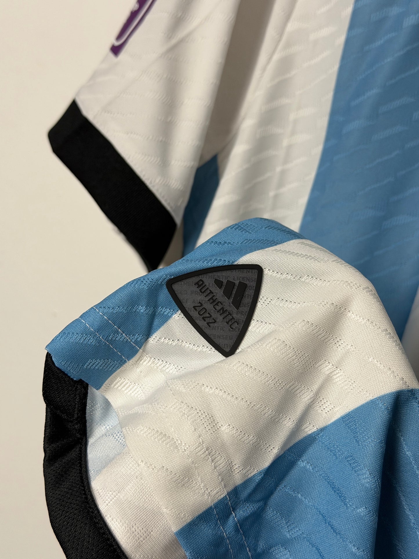 Lionel Messi Argentina 2022 World Cup final home football shirt (L)