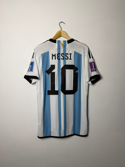 Lionel Messi Argentina 2022 World Cup final home football shirt (L)