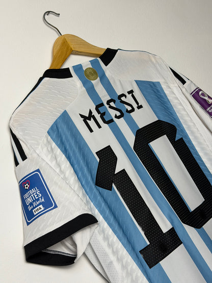 Lionel Messi Argentina 2022 World Cup final home football shirt (L)
